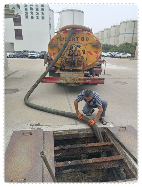 青阳隔油池清掏